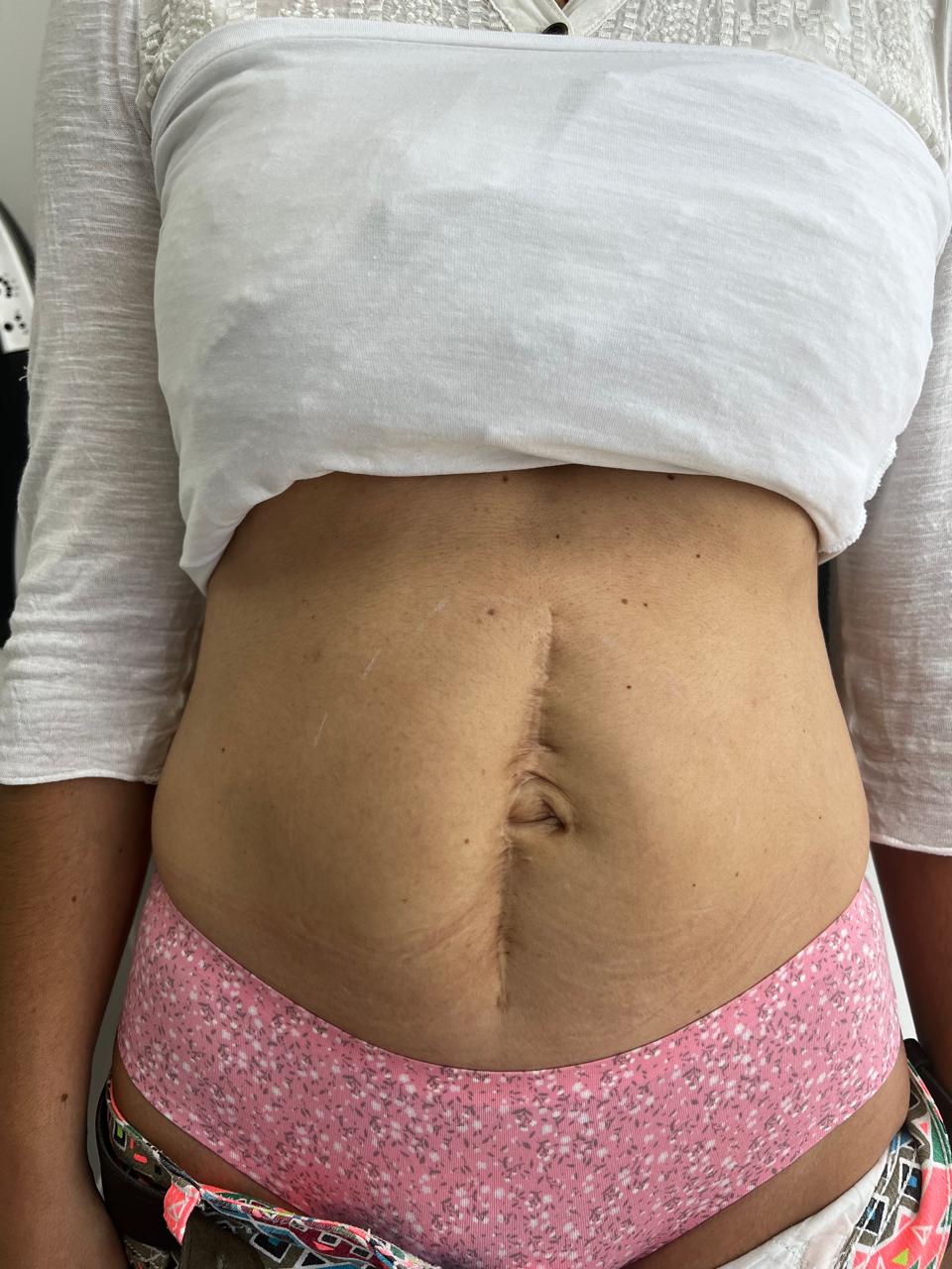 Dr. Jorge Rivera realizando evaluacion clinica